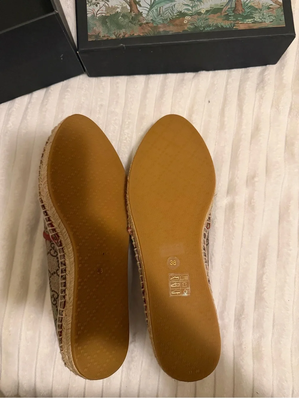 Gucci Beige GG Canvas Espadrilles with Red Trim and Multicolor Embroidery